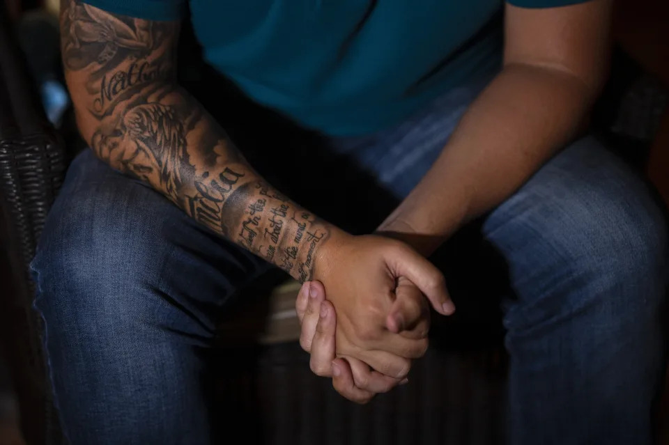 Una imagen de los tatuajes de Jose Irizarry.  (AP Photo/Carlos Giusti)