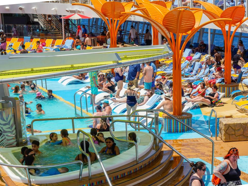 Packed pool chairs on a cruise ship behind a full hot tub