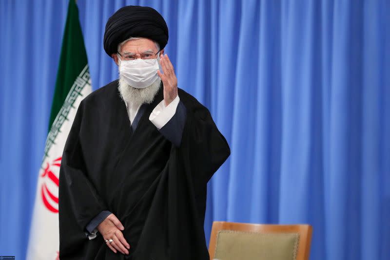 El líder supremo de Irán, el ayatolá Ali Jamenei, en reunión para conmemorar el primer aniversario de la muerte del principal comandante de Irán, Qassem Soleimani, Teherán