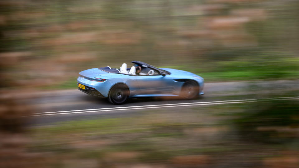 Aston Martin DB12 Volante