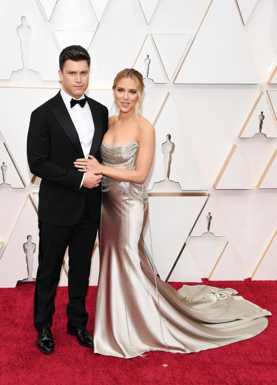 HOLLYWOOD, CALIFORNIA - FEBRUARY 09: (L-R) Colin Jost and Scarlett Johansson attend the 92nd Annual Academy Awards at Hollywood and Highland on February 09, 2020 in Hollywood, California. (Photo by Kevin Mazur/Getty Images)