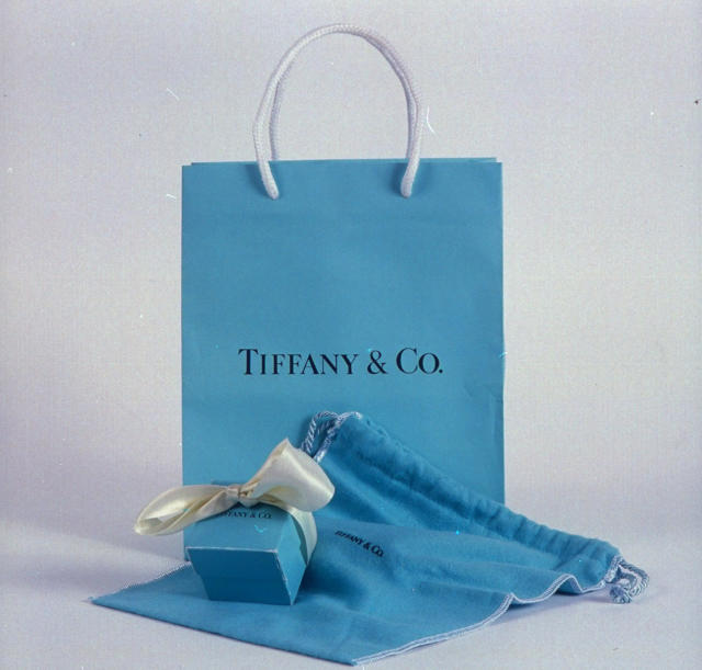 Tiffany deal would give LVMH edge in jewelry