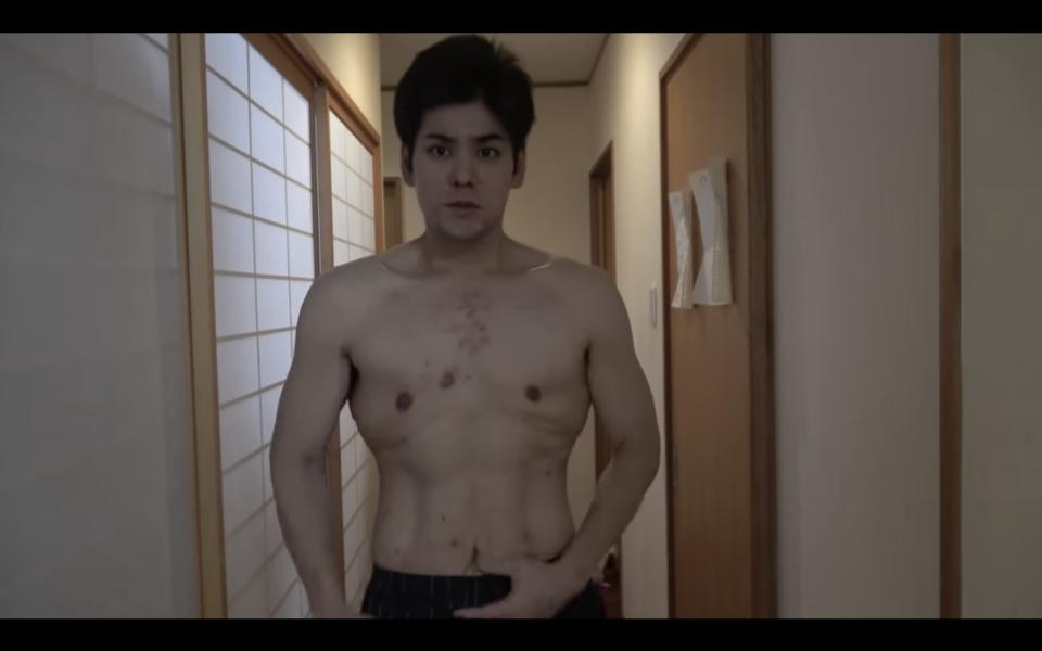 Japanese YouTuber Ruibosu halved his body weight over one year, starting at 137kg with 42.9% body fat in September 2019 to 68.5kg in August 2020. 