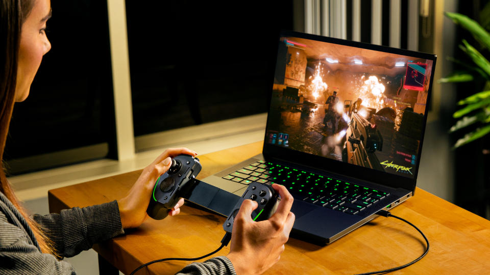 Razer Kishi Ultra lifestyle render