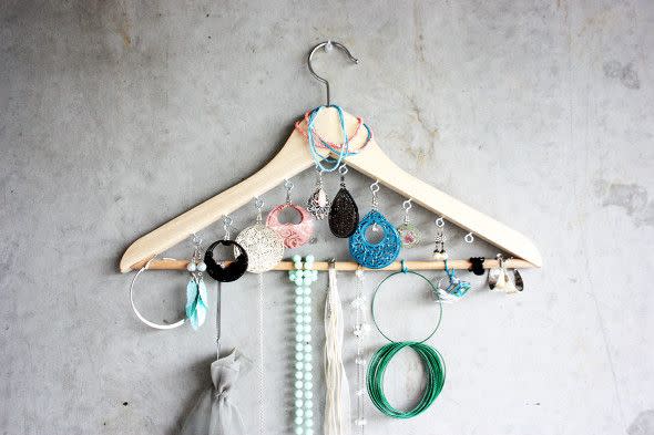 8 New ways to use clothes hangers to tidy up your home – SheKnows