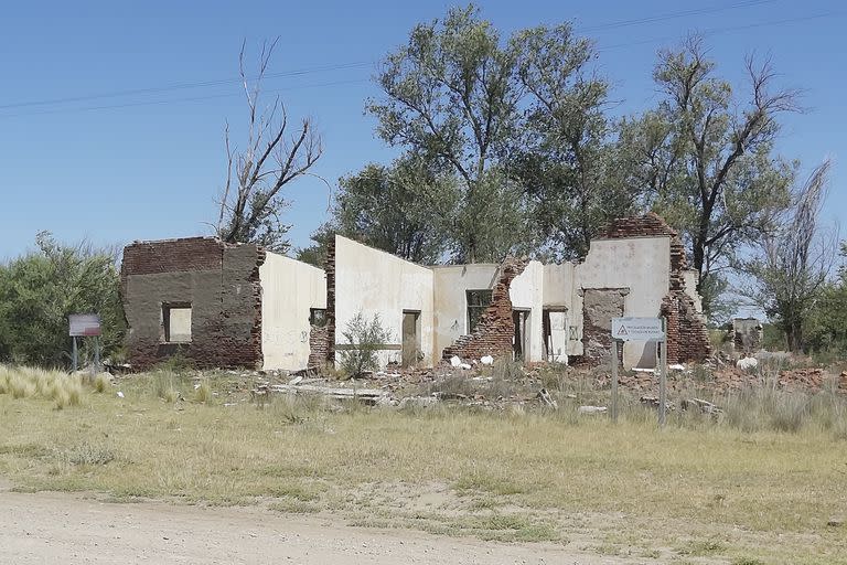 Salvo el hotel, en el pueblo solo quedaron ruinas