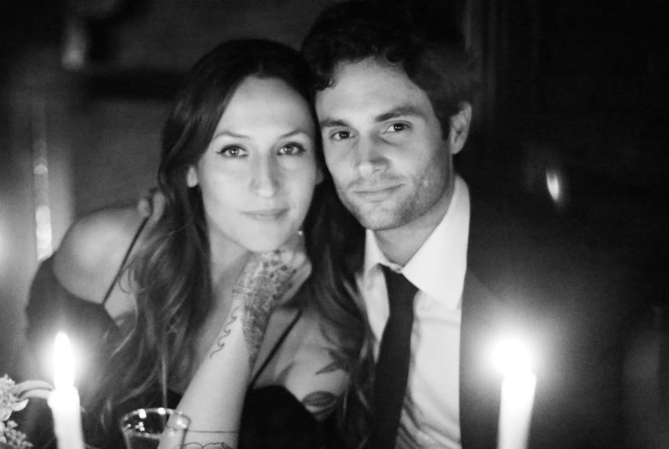 Penn Badgley and Domino Kirke