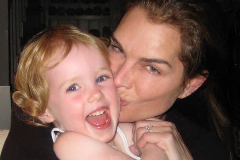 Foto retro: Brooke Shields y su hija menor, Grier, que está dando sus primeros pasos como modelo