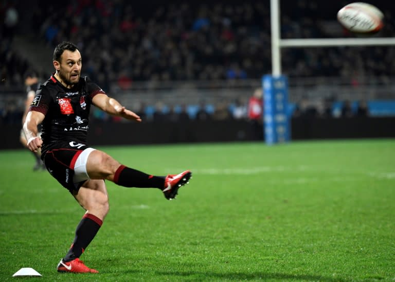 Six years after collecting the most recent of his 20 caps for France, Lyon fly-half Lionel Beauxis has been recalled to replace injured teenager Matthieu Jalibert