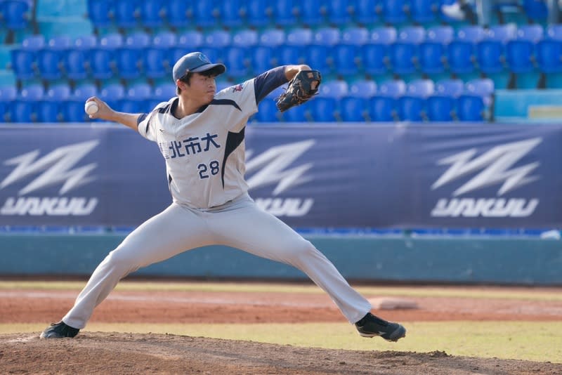 大專棒球聯賽複賽  北市大陳冠穎完投9局拿勝 112學年度UBL大專棒球聯賽複賽持續，台北市大5日 與嘉義大學交手，台北市大先發投手陳冠穎完投9局 僅失1分，助隊以4比1拿勝，目前複賽戰績3勝1敗。 （大專體總提供） 中央社記者楊啟芳傳真  113年1月5日 