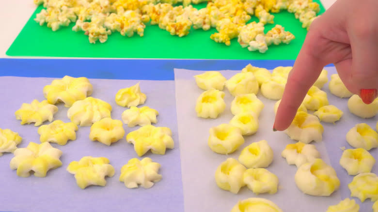 hand pointing to buttercream popcorn