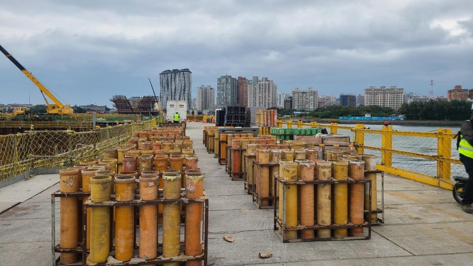 由專業團隊及國內知名煙火大廠研製開發，採用世界煙火競賽級規格。   圖：新北市高灘處提供