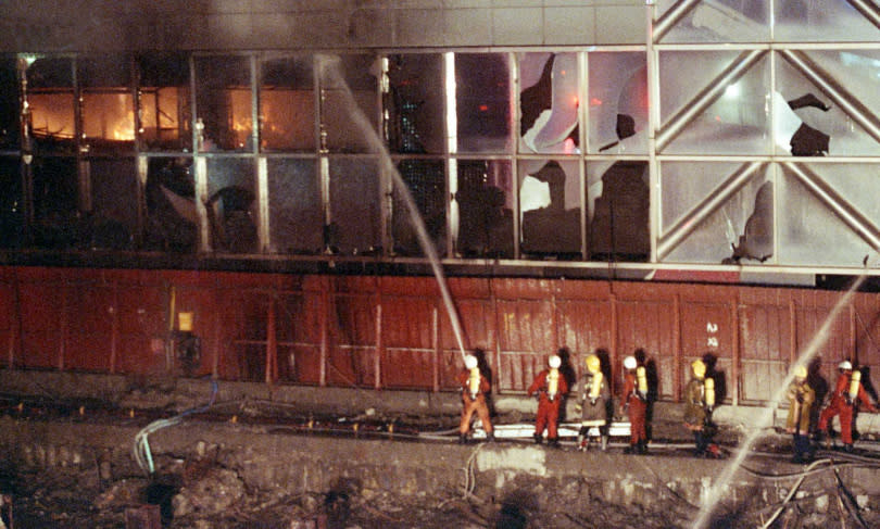 1993年9月1日北市中華路、衡陽路口原新生戲院騎樓下機車停放處疑遭縱火。（圖／報系資料照）