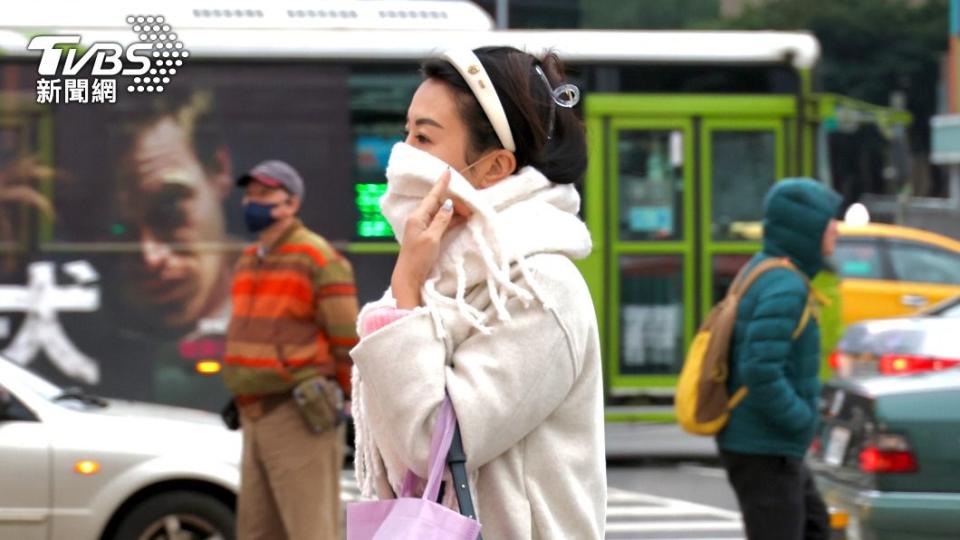 2月22日，鋒面通過及後續的東北季風增強。（圖／胡瑞麒攝）