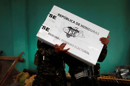 Soldiers unload election materials for distribution at voting stations ahead of the November 26 presidential election in Tegucigalpa, Honduras, November 25, 2017. REUTERS/Edgard Garrido