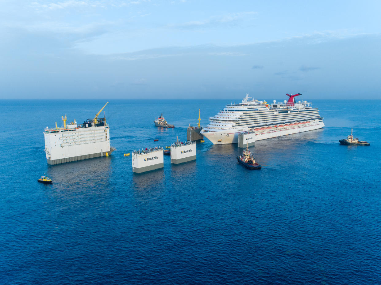 El BOKA Vanguard logró sacar del mar un crucero de la empresa Carnival en una gran operación de ingeniería.Foto: cortesía de Royal Boskalis Westminster. 