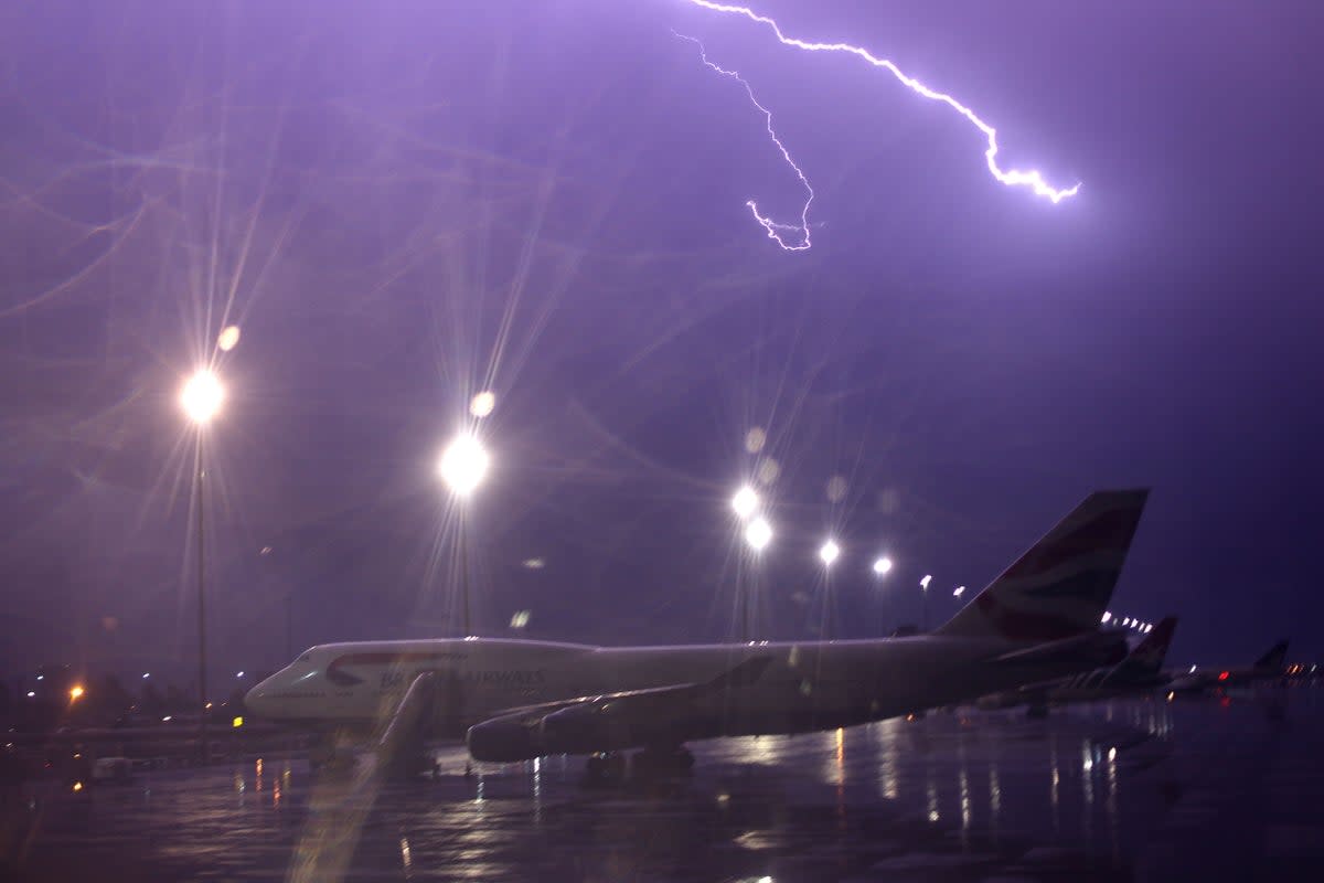 Lightning strikes over a British Airways international flight at Johannesburg International airport on October 23, 2009 (Getty Images)