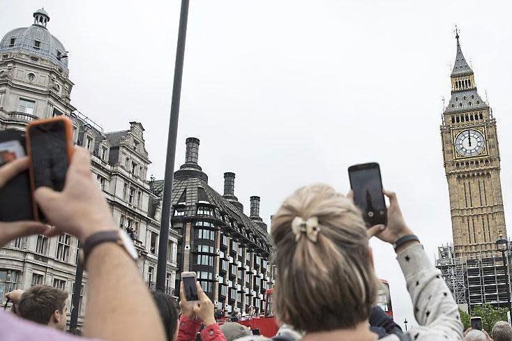 Bell de jour: crowds gathered on Sunday for the last chimes of Big Ben for four years