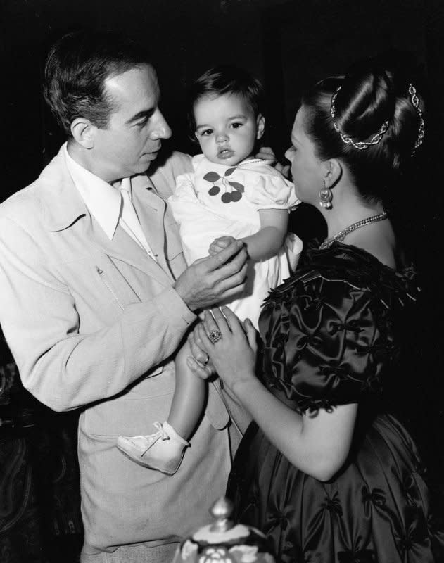 Vincente Minnelli, Liza Minnelli and Judy Garland.<p>IMAGO / Album</p>