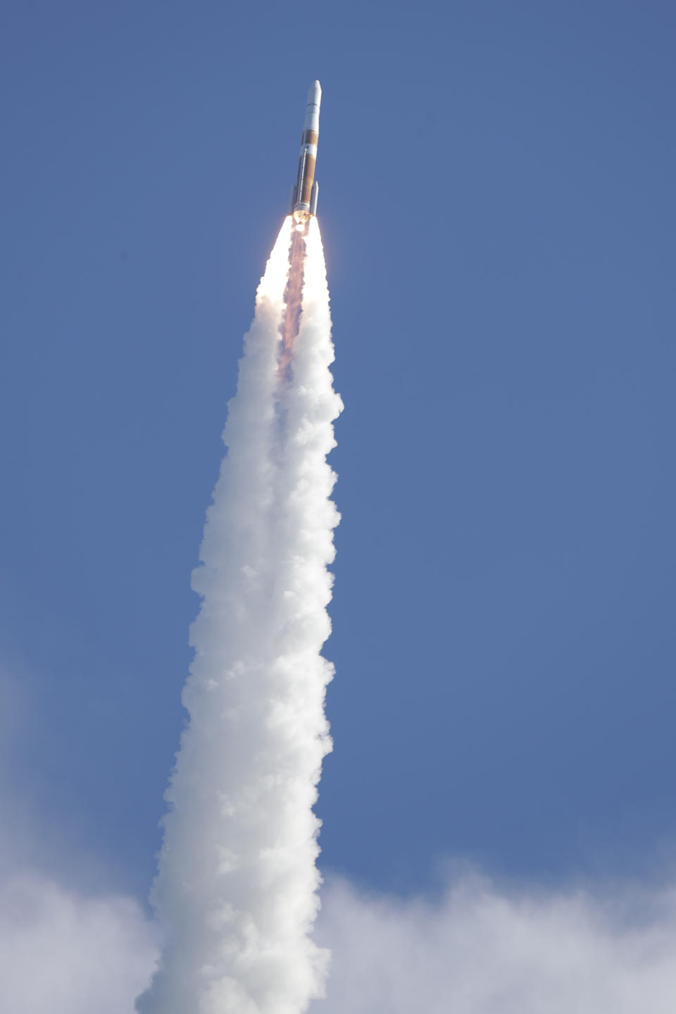 A United Launch Alliance Delta IV rocket lifts off from space launch complex 37 at the Cape Canaveral Air Force Station with the second Global Positioning System III payload, Thursday, Aug. 22, 2019, in Cape Canaveral, Fla. (AP Photo/John Raoux)
