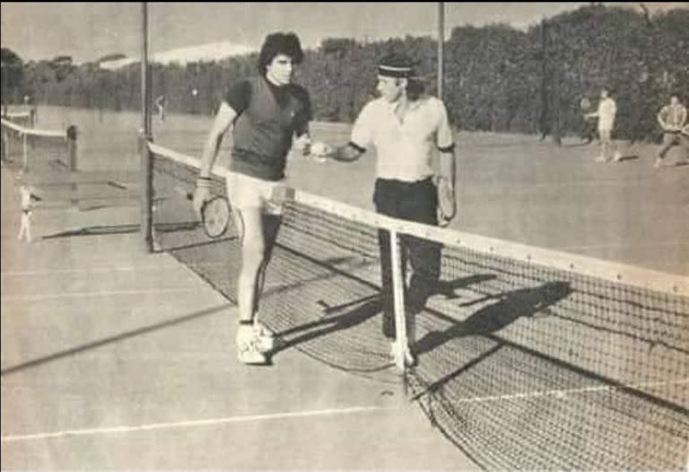 Figuras en los courts del BALTC: Vilas y Víctor Pecci, héroe deportivo paraguayo que disputó la final de Roland Garros 1979 (perdió con Bjorn Borg)