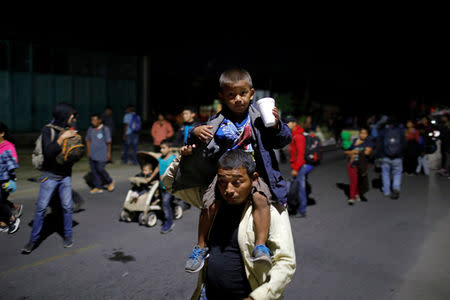 People belonging to a caravan of migrants from Honduras en route to the United States, walk after crossing into Mexico, in Hidalgo, Mexico, January 18, 2019. REUTERS/Jose Cabezas