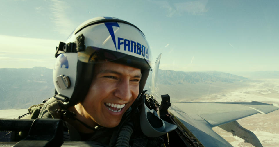 En esta imagen difundida por Paramount Pictures, Danny Ramirez en una escena de "Top Gun: Maverick". (Paramount Pictures vía AP)