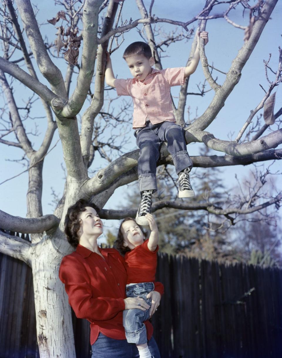 Rare Vintage Photos of Shirley Temple at Home