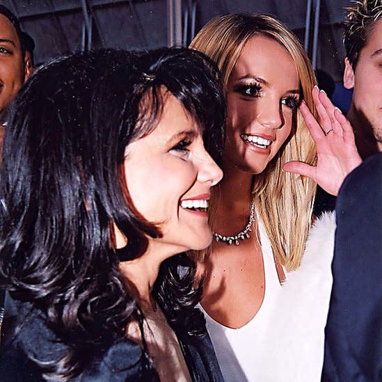 Lynne Spears y Britney Spears durante los premios GRAMMY 2000, en el Staples Center de Los Ángeles.