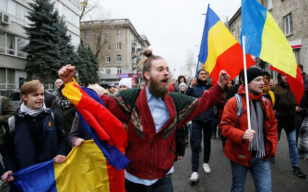 People take part in a rally against Moldova's President-elect Igor Dodon representing the Socialist Party in Chisinau, Moldova, November 14, 2016. REUTERS/Gleb Garanich