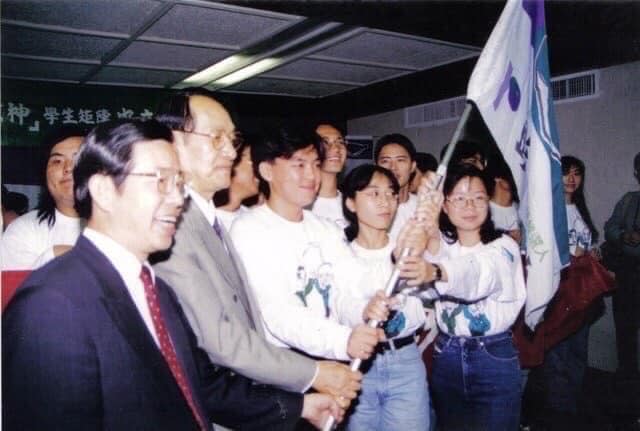 謝長廷表示，1996年總統大選是一個全國性的選舉，過程掀起一股浪潮。   圖：翻攝謝長廷臉書