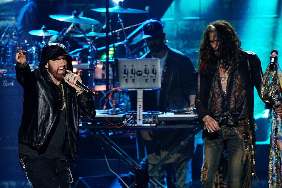 LOS ANGELES, CALIFORNIA - NOVEMBER 05: (L-R) Inductee Eminem and Steven Tylor perform on stage during the 37th Annual Rock & Roll Hall Of Fame Induction Ceremony at Microsoft Theater on November 05, 2022 in Los Angeles, California. (Photo by Jeff Kravitz/FilmMagic)