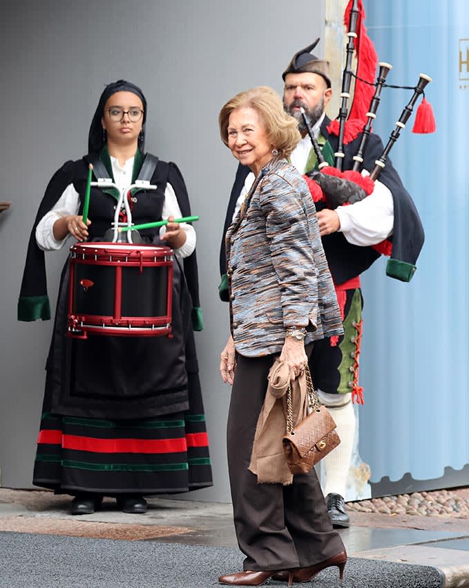 La reina Sofía llega a Oviedo para asistir a los Premios Princesa de Asturias 2023