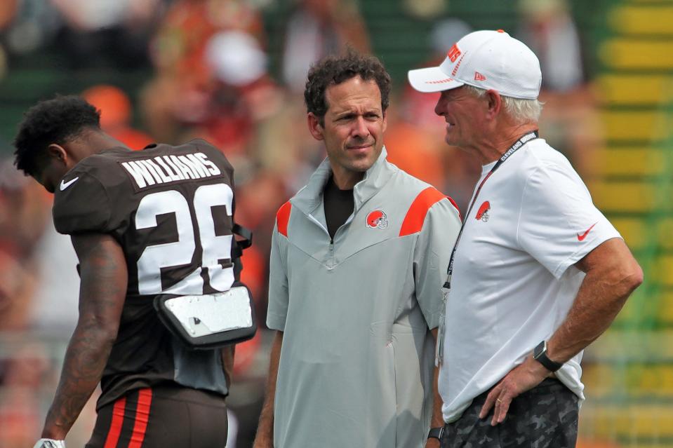 Cleveland Browns chief strategy officer Paul DePodesta, left, and owner Jimmy Haslam, right, chat on the sideline during NFL football practice, Tuesday, Aug. 10, 2021, in Berea, Ohio.<br>Browns 18