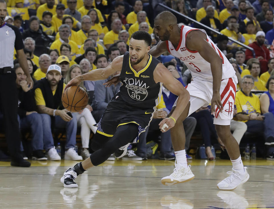 Stephen Curry is still dealing with pain, but practiced without restrictions Thursday. (AP)