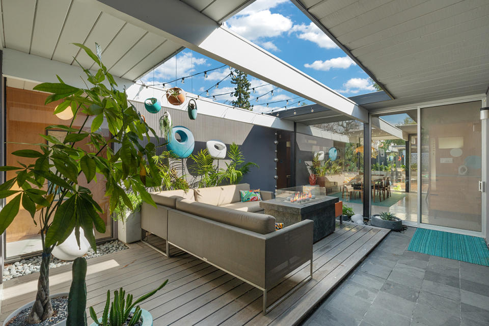Like many Eichler-built homes, there’s a courtyard entry.
