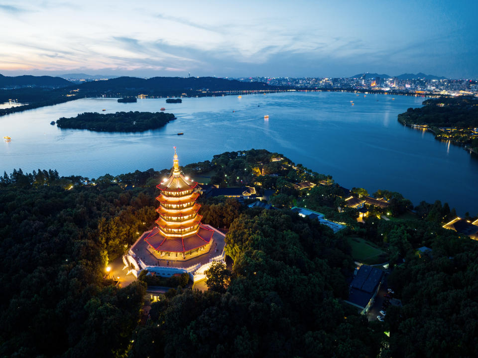 Leifeng Pagoda on West Lake in Hangzhou. (Photo: Gettyimages)