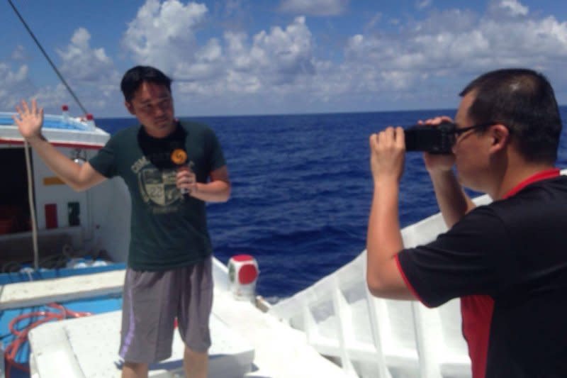 中國鳳凰衛視記者隨台灣漁船前往太平島，引發爭議（鳳凰衛視臉書）
