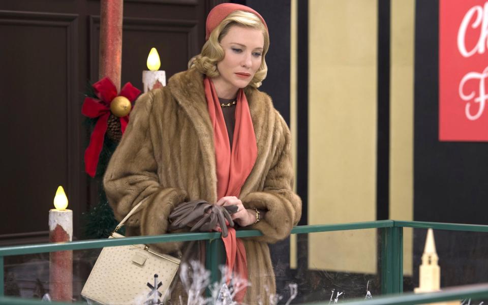 Im Jahr 2015 zeigte sich Cate Blanchett so wandlungsfähig wie nie zuvor. Für "Carol" schlüpfte sie in die Rolle einer reichen Hausfrau, die sich in den 50er-Jahren in eine Kaufhausverkäuferin verliebt, ... (Bild: DCM Film)