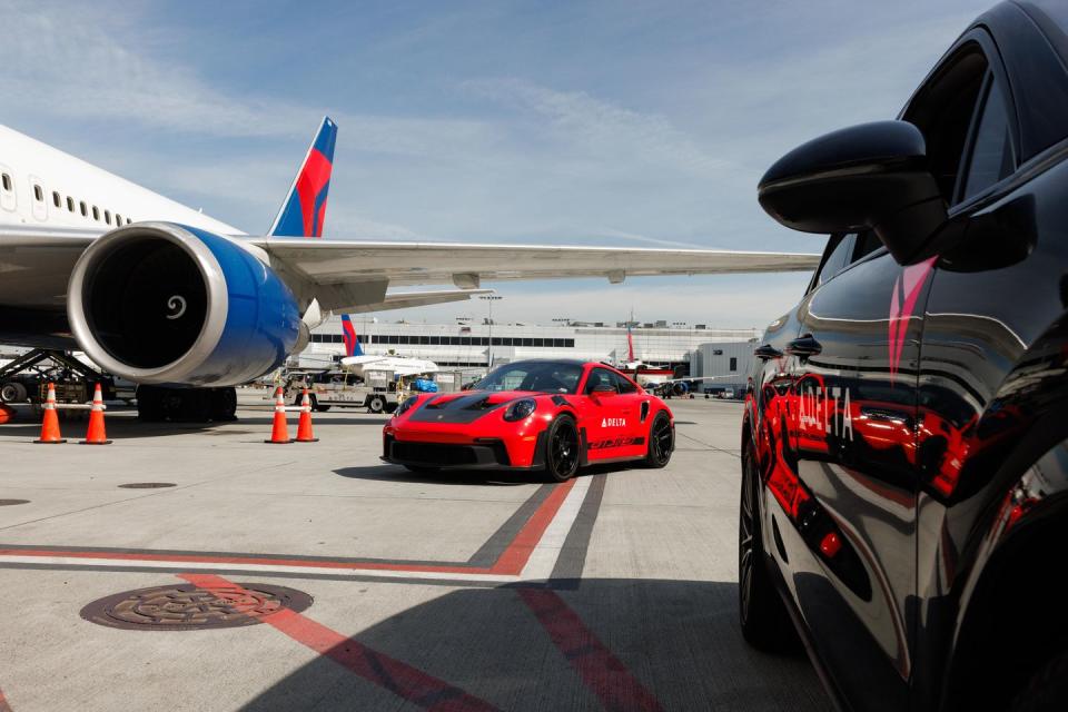porsche 911 gt3rs at lax for delta