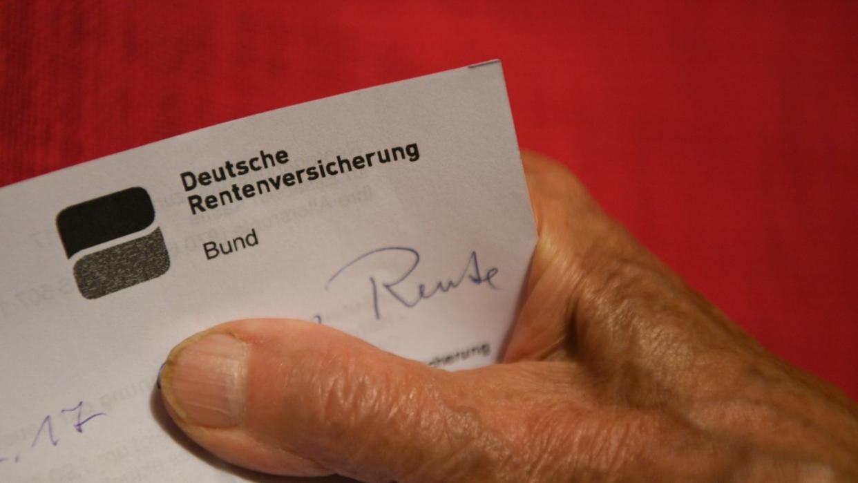 Die Mütterrente wird ab 2019 deutlich ausgeweitet. Erziehungszeiten für vor 1992 geborene Kinder werden stärker angerechnet. Foto: Felix Kästle/Symbol