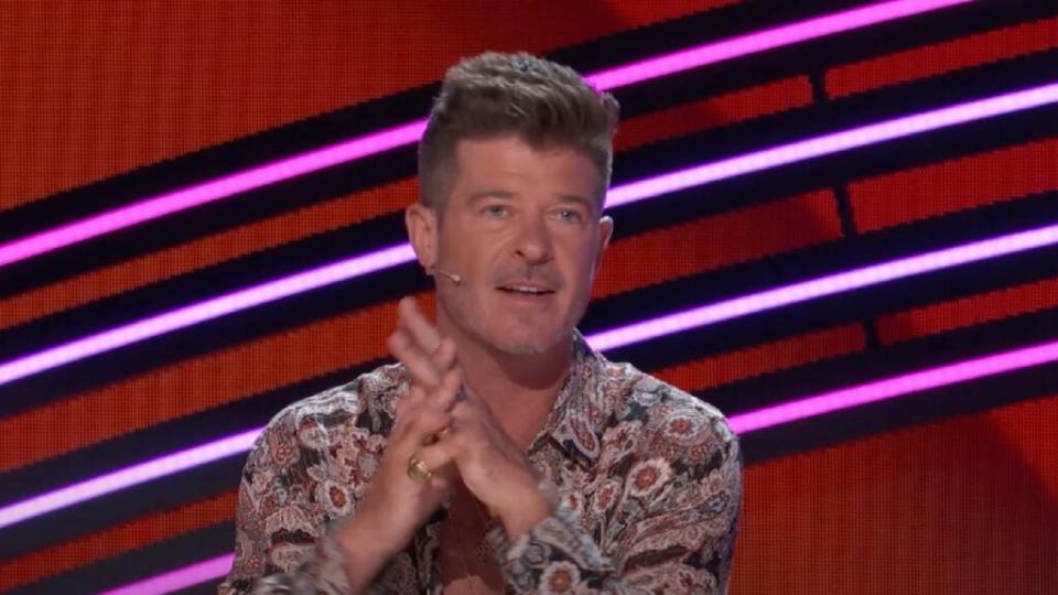 ‘the Masked Singer Robin Thicke Roasts Ken Jeong Before Guessing Tim 