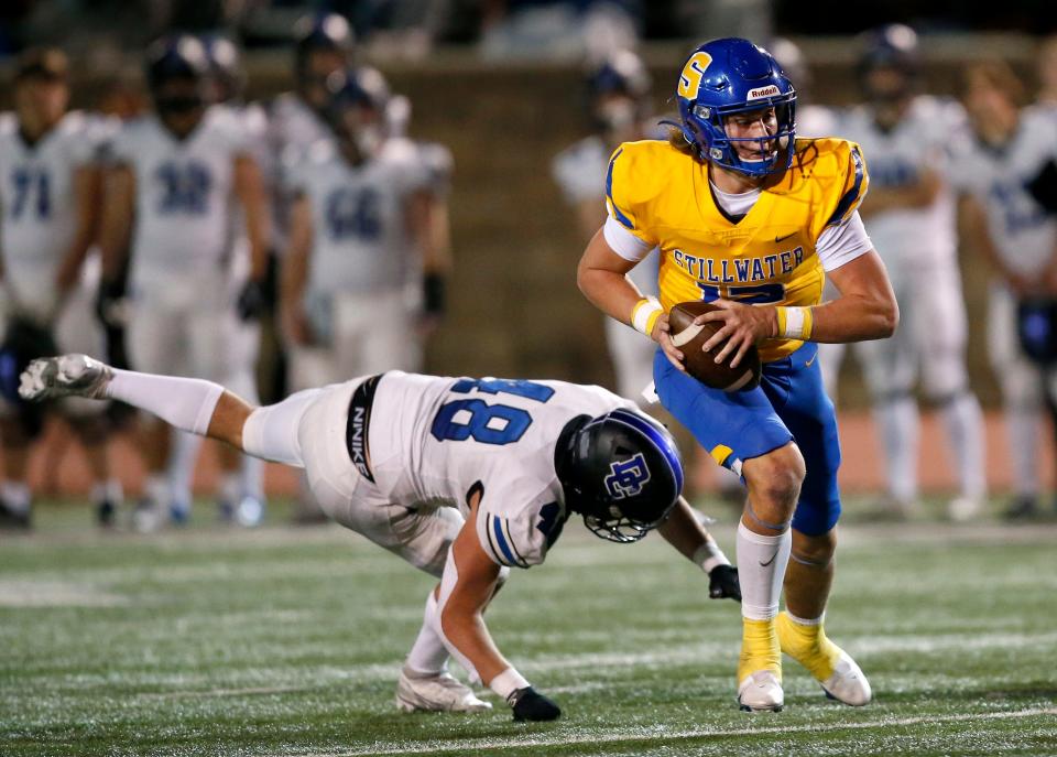 Stillwater's Gage Gundy gets by Deer Creek's Maddox Canty during the semifinal high school playoff game between Stillwater and Deer Creek at Ponca City High School in Ponca City, Okla., Friday, Nov., 25, 2022. 