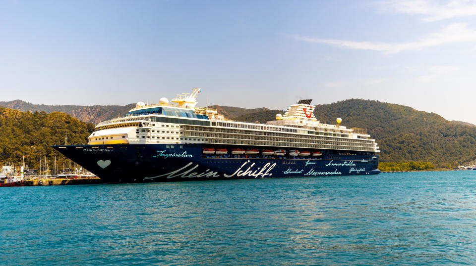 Wir erklären euch, welche Jobprofile für Mein Schiff gesucht werden und was ihr verdienen könnt.