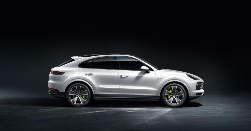 View Photos of the 2020 Porsche Cayenne E-Hybrid Lineup