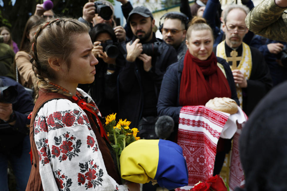 Ivanka Sanina, left, reacts during a farewell ceremony for her groom, U.S. volunteer soldier Christopher James Campbell in Kyiv, Ukraine, Friday, May 5, 2023. Campbell was a member of the International Legion and ex-soldier of the U.S. 82nd Airborne Division. He recently died in Bakhmut during fightings against Russian forces. (AP photo/Alex Babenko)