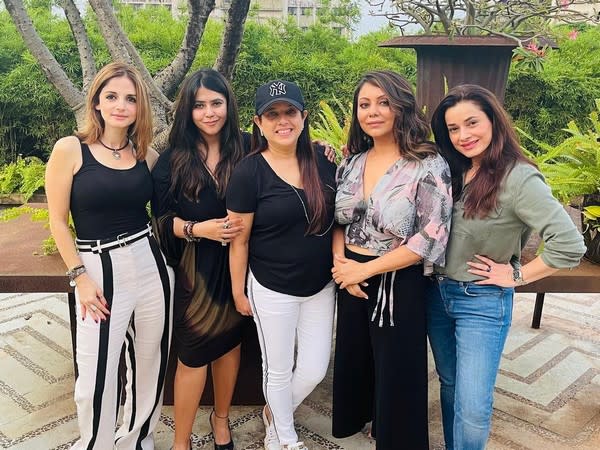 Gauri Khan with Sussane Khan, Neelam Kothari, Ekta Kapoor (Image source: Instagram)