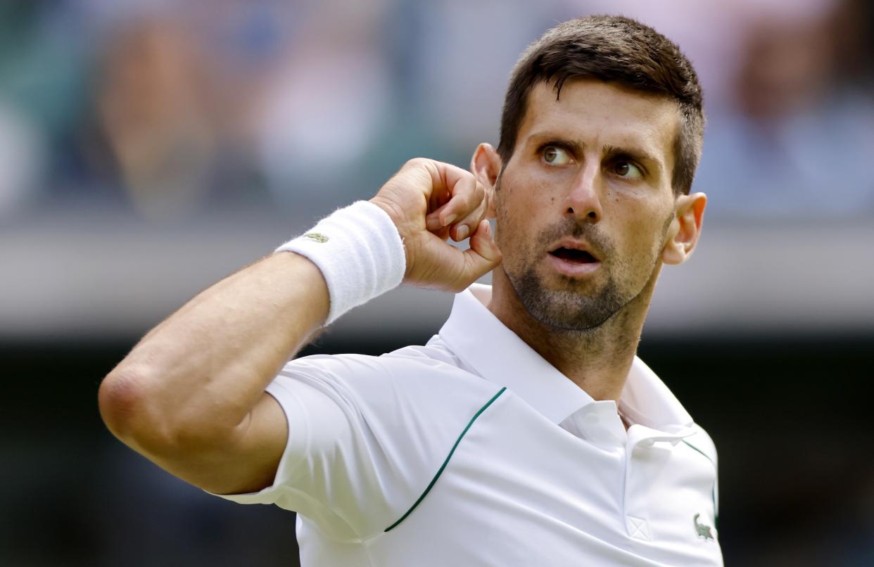 El tenista serbio Novak Djokovic clasificó a semifinales de Wimbledon. (EFE)