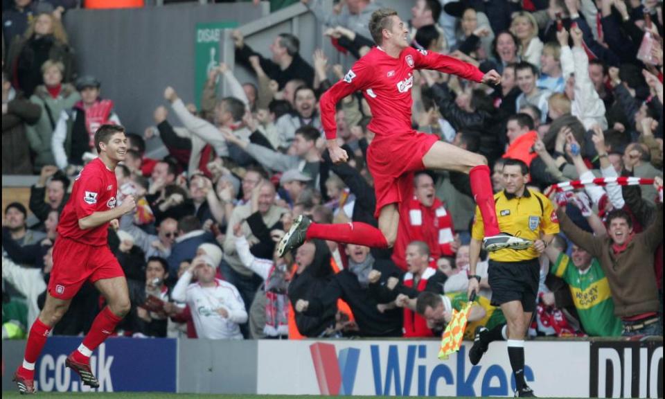 Peter Crouch, pursued by Steven Gerrard, celebrates scoring Liverpool’s winner against Manchester United in 2006