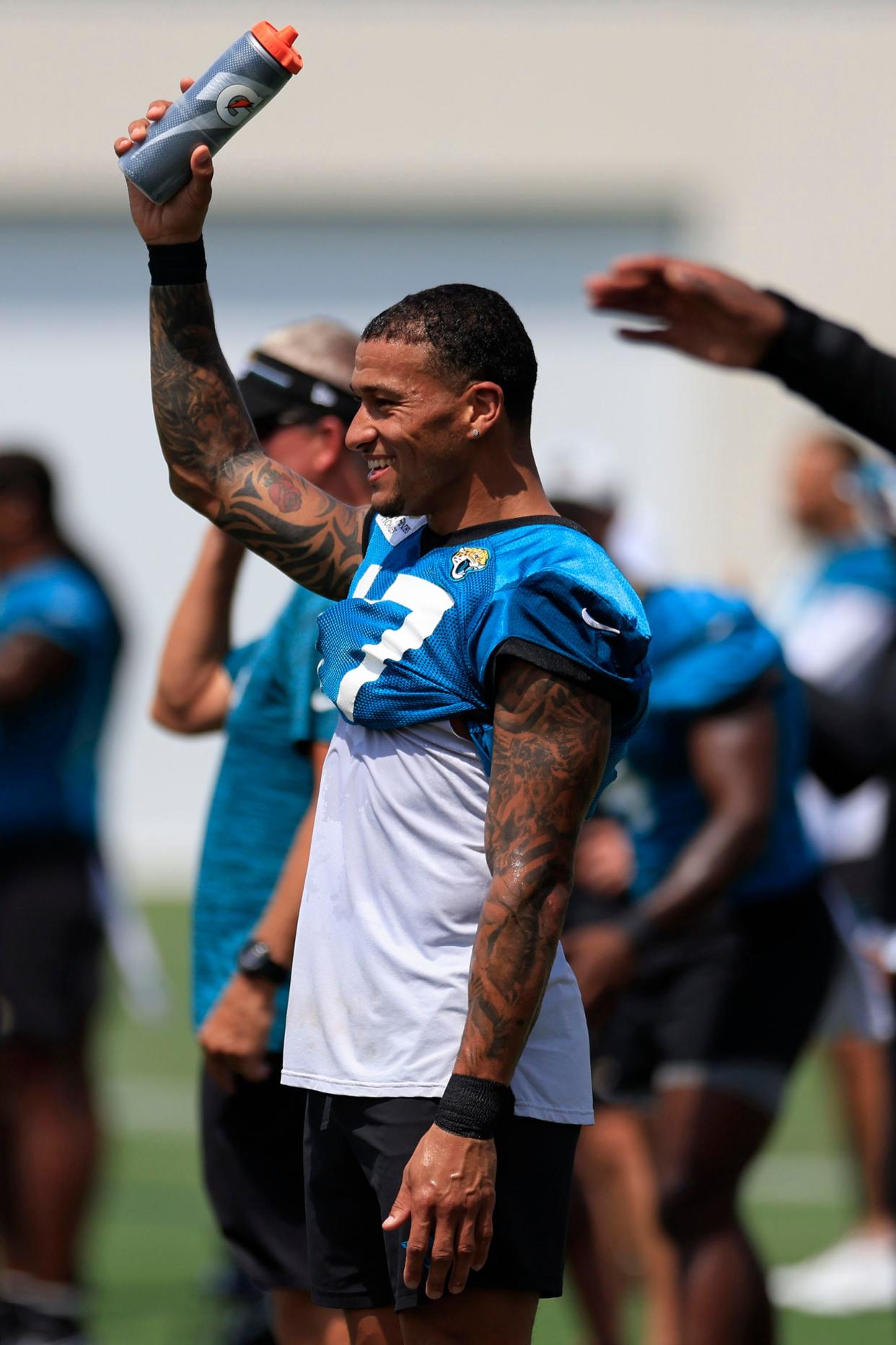 Jacksonville Jaguars tight end Evan Engram (17) stretches Monday, Aug. 14, 2023 at Miller Electric Center at EverBank Stadium in Jacksonville, Fla. Today was the 14th training camp session. 